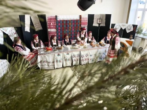 Народный фольклорный ансамбль «Спадарыня» и творческая группа районного Центра продемонстрировали, как раньше праздновали «Каляду»