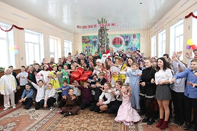Президент НОК Виктор Лукашенко с новогодними подарками посетил Чаусскую областную среднюю школу