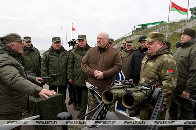 «Нежелательно, чтобы наши образцы воевали в Украине: все-таки свои люди». Лукашенко ознакомился с белорусскими беспилотниками