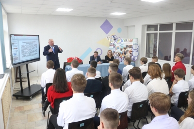 Сенатор Олег Дьяченко рассказал чаусским ребятам, как противостоять экстремизму