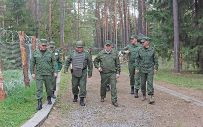 Руководство района поздравляет мужчин с Днем защитников Отечества и Вооруженных Сил Республики Беларусь