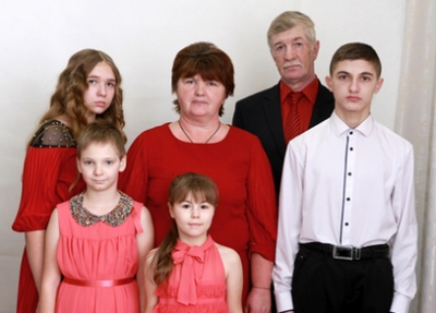 Семья Голяковых из Чаус заняли I место в областном конкурсе приемных родителей «Сердце отдаю детям»