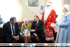 Руководство Чаусского района поздравило наших ветеранов Великой Отечественной войны с наступающим Новым годом