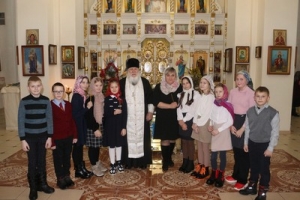 Основным символом самого Рождества остается Рождественская ель. А в Сочельник готовят сочиво и кутью