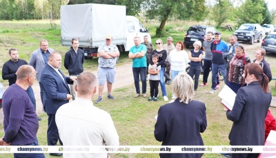 Какие вопросы волновали жителей деревни Вилейка на встрече с председателем Чаусского райисполкома Дмитрием Акуличем