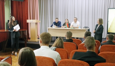 Узнали, какие вопросы обсудили члены Молодёжного парламента при Чаусском районном Совете депутатов в рамках проекта «Молодёжный сход»