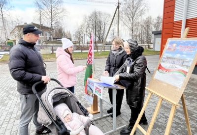 В воскресенье жители Чаус активно оставляют подписи за выдвижение кандидатов в Президенты