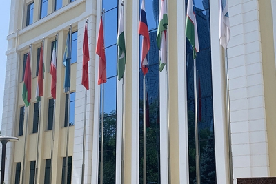 Флаг Беларуси торжественно подняли перед штаб-квартирой РАТС ШОС в Ташкенте