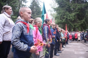 Автопробег, митинг, по случаю захоронения останков солдат, прошли на воинском захоронении в Быново Чаусского района
