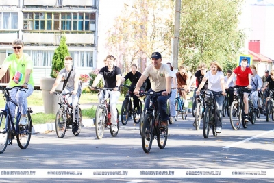 С пользой для окружающей среды. В &ldquo;День без автомобиля&rdquo; в Чаусах прошёл велопробег