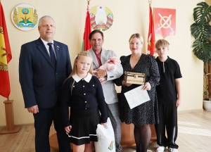 Многодетной семье Валуевых из Горбович вручена &laquo;Бацькава кашуля&raquo;