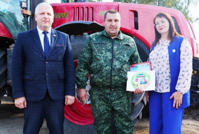 Дмитрий Терляев из ОАО &laquo;Агросервис&raquo; г.Чаусы преодолел отметку в две тысячи тонн зерна на отвозке