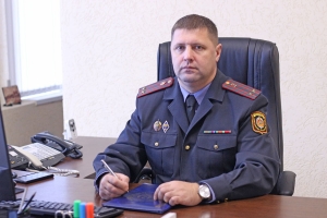 Начальник Чаусского РОВД Дмитрий Рыбчинский поздравляет коллектив РОВД и ветеранов службы с Днём белорусской милиции