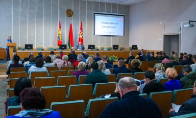 Разговор был предметным и жестким. Очередное аппаратное совещание под руководством председателя Чаусского райисполкома Дмитрия Акулича прошло 23 октября