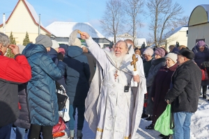 Традиционное Крещение: освящённая вода ждёт верующих у Свято-Вознесенской церкви Чаус