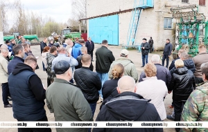 Настройка сеялок и посевных агрегатов для посева кукурузы стала темой областного семинара в Чаусском районе