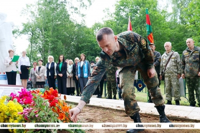 С воинскими почестями. Бойцов Красной Армии перезахоронили в Хильковичах Чаусского района