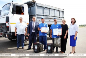 В Чаусском районе чествовали сразу двух тысячников из ОАО &laquo;Дужевка&raquo;