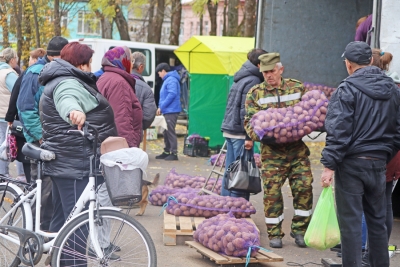 На широкой сельскохозяйственной ярмарке чаусских жителей ждали не только белорусские товары, но и сюрпризы