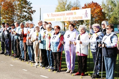 Весело и с пользой. Показываем яркие моменты V республиканского марафона по скандинавской ходьбе &laquo;Шаг к долголетию&raquo; в Чаусах?